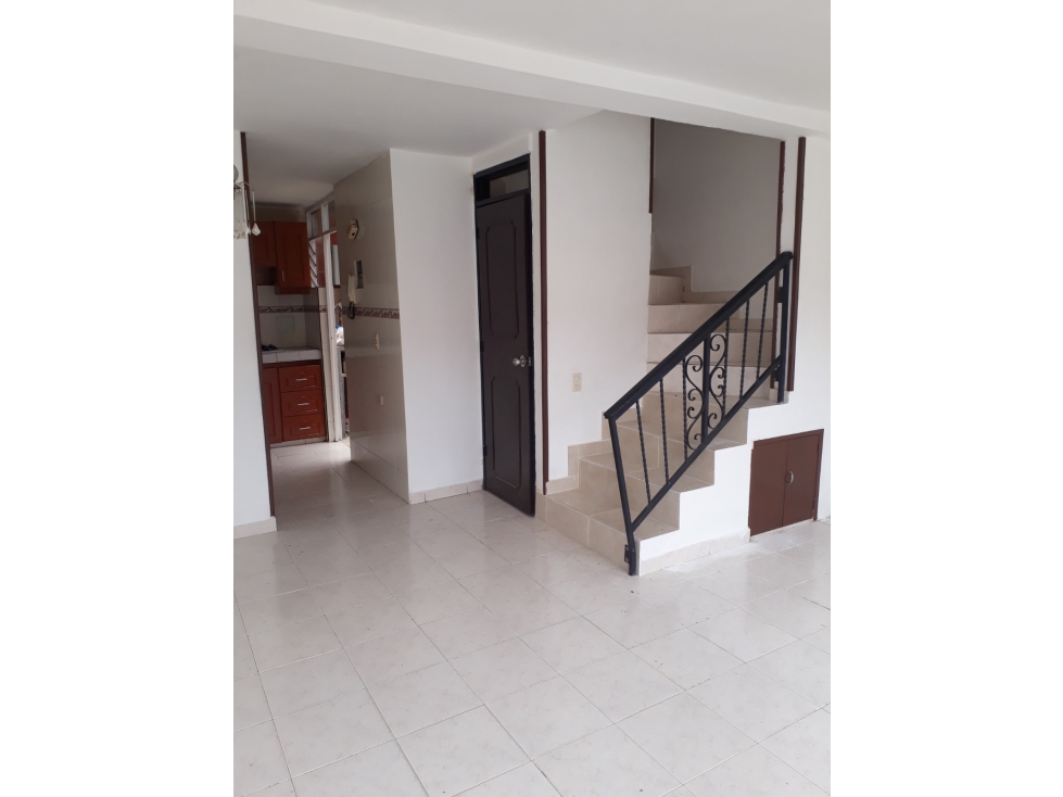 SE VENDE CASA EN CANEY EN UNIDAD DE TRES NIVELES PARA INVERSION