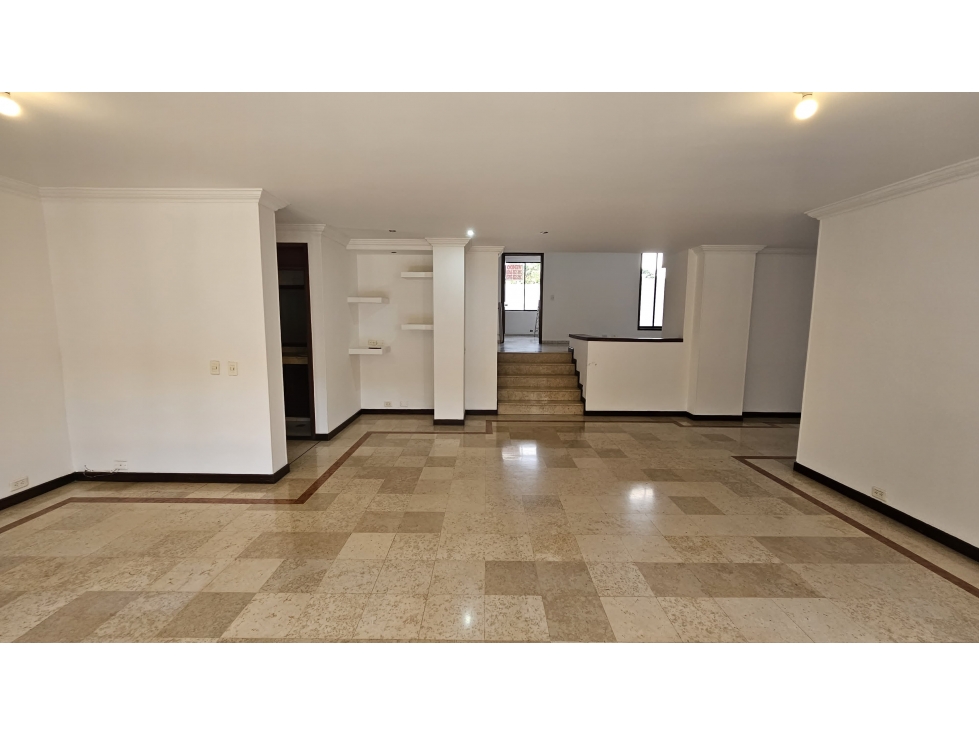 SE VENDE APARTAMENTO EN CIUDAD JARDIN DE 200 M2 ASCENSOR EN PISO 2 — foto 3