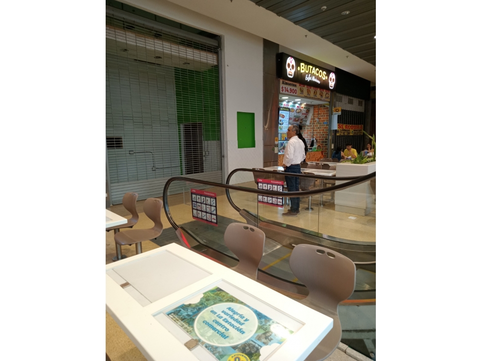 SE VENDE LOCAL COMERCIAL EN EL CENTRO COMERCIAL LA ESTACION DE 33 M2 — foto 3