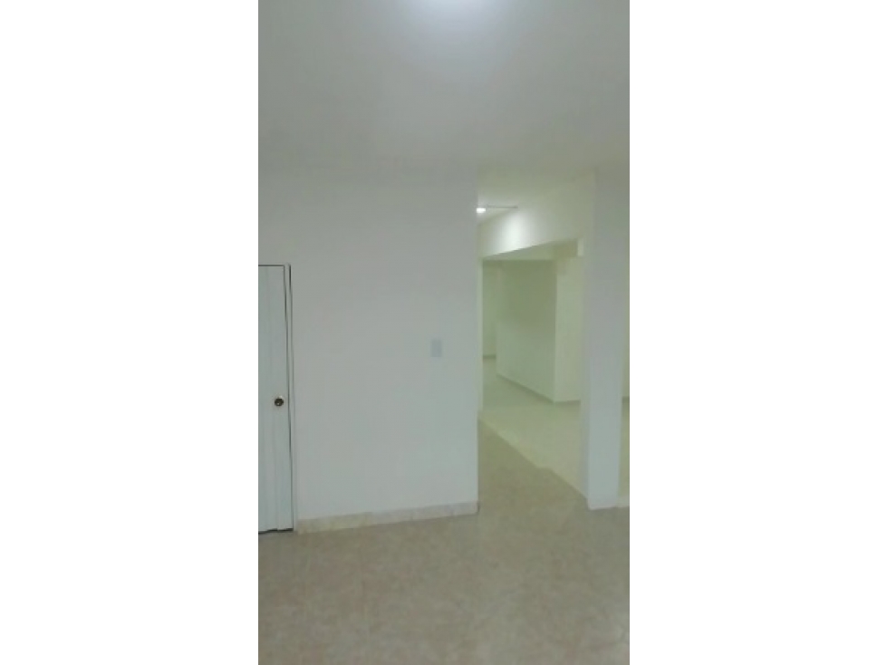 SE VENDE EDIFICIO COMERCIAL EN CANEY TRES PISOS — foto 2