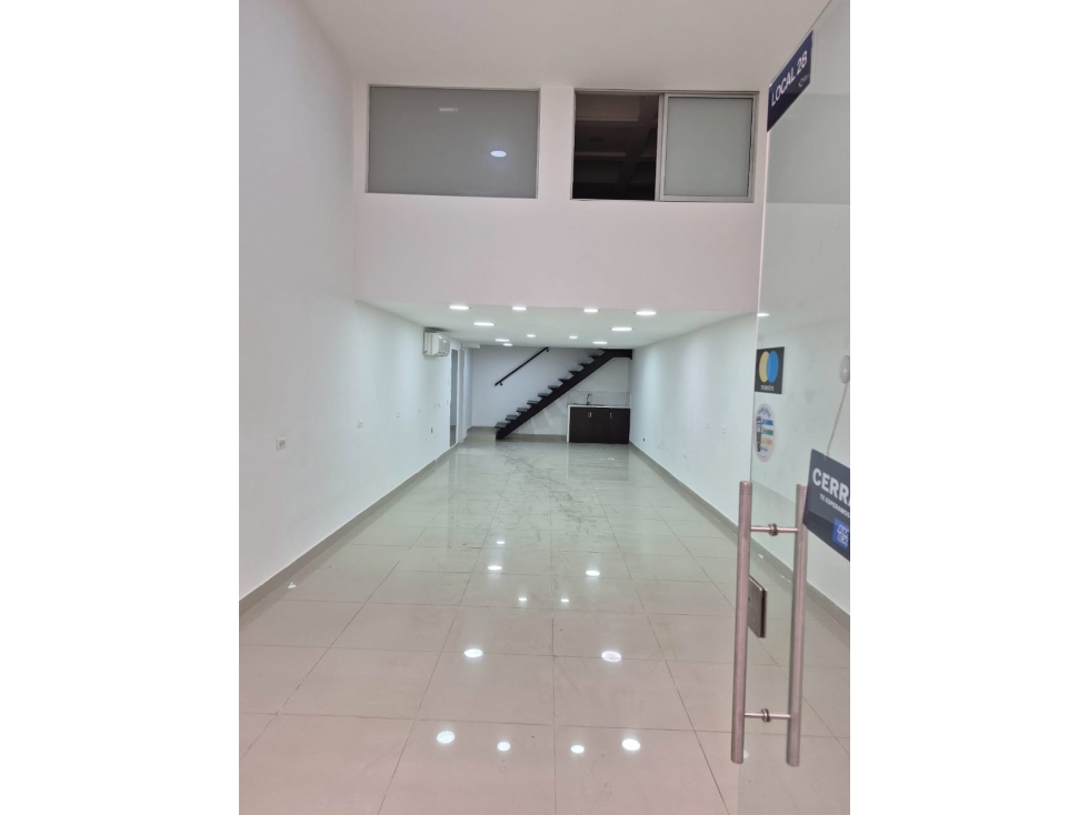SE VENDE LOCALEN SAN VICENTE DESOCUPADO ANTES ERA UNA BARBERIA — foto 2