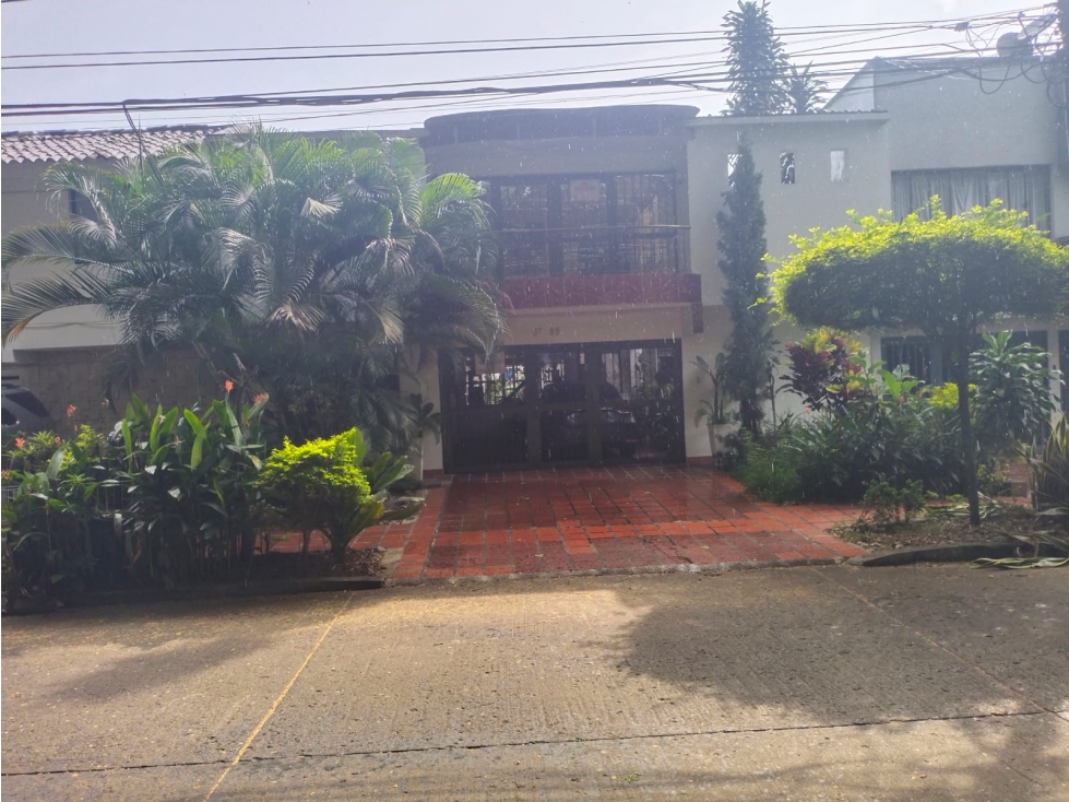 Casa de dos plantas en Tequendama