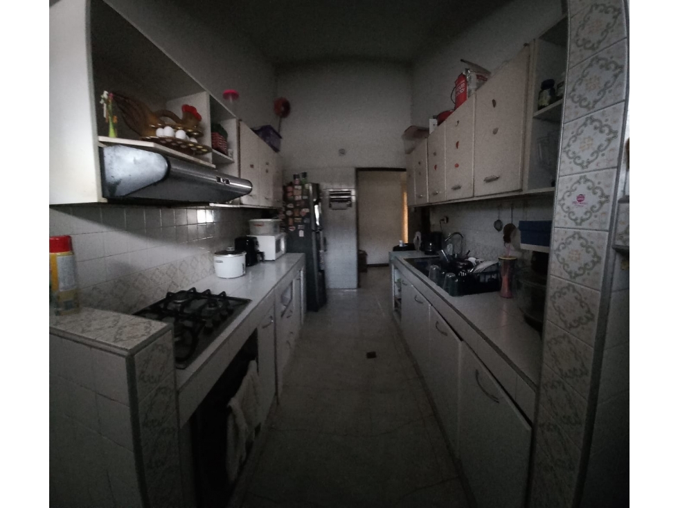 SE VENDE APARTAMENTO EN CAPRI EN PISO 4 DE 104 M2 PARA REMODELAR — foto 2