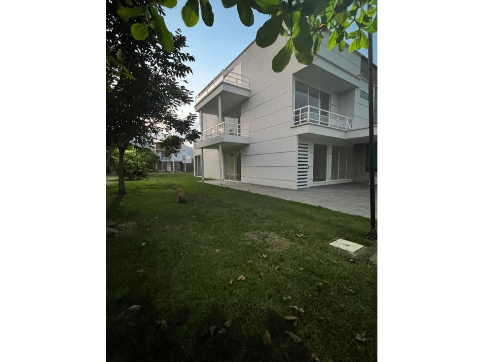 SE VENDE CASA EN LAS MERCEDES EN UNIDAD DE TRES NIVELES - 2