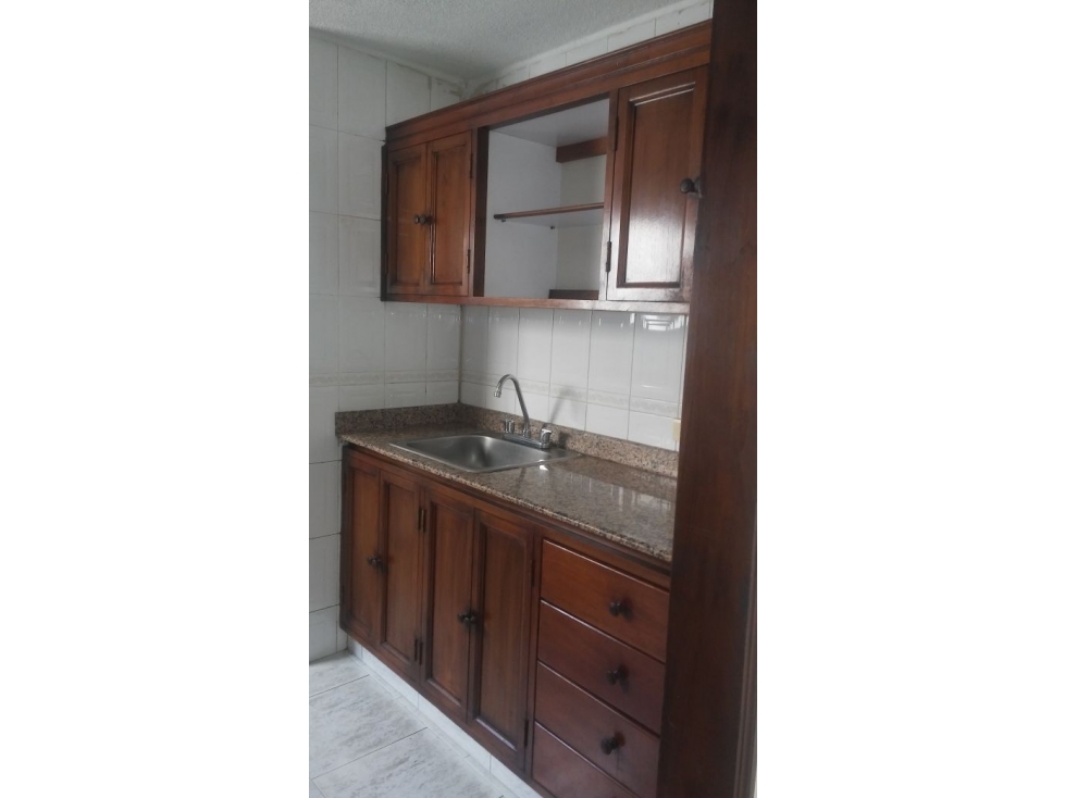 SE VENDE APARTAMENTO EN CAPRI EN EDIFICIO PISO 3 SIN ASCENSOR INVERSIO