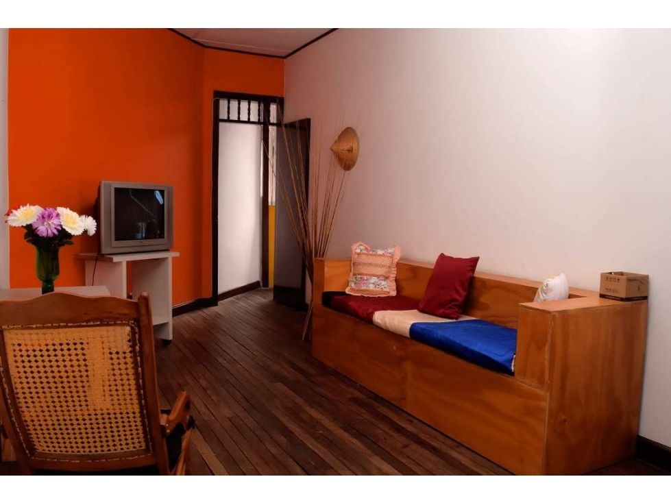 SE VENDE CASA HOSTAL EN VERSALLES DE DOS NIVELES CERCA CLINICAS — foto 3