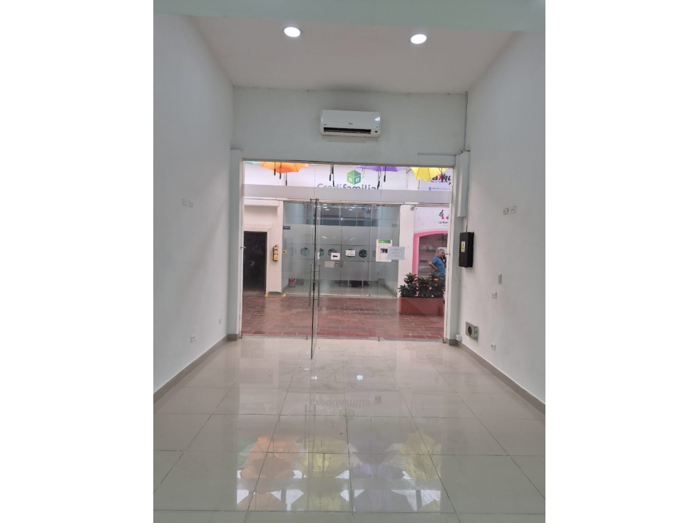 SE VENDE LOCALEN SAN VICENTE DESOCUPADO ANTES ERA UNA BARBERIA