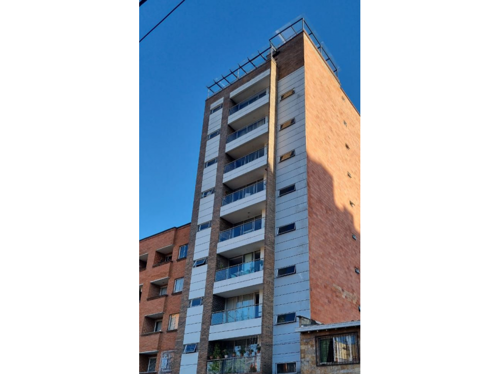 SE VENDE DUPLEX DE TRES NIVELES DE 242 M2 EN PISO 9 EN LAURELES — foto 4
