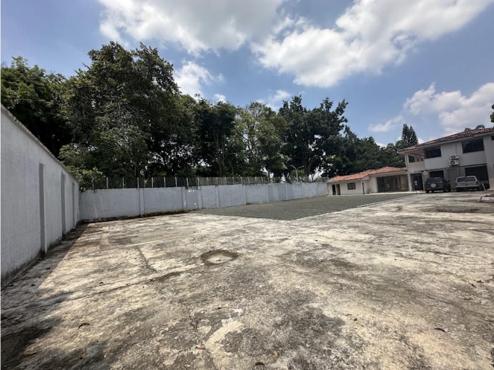 PROPIEDAD CON LOCALES COMERCIALES EN CIUDAD JARDIN — foto 3