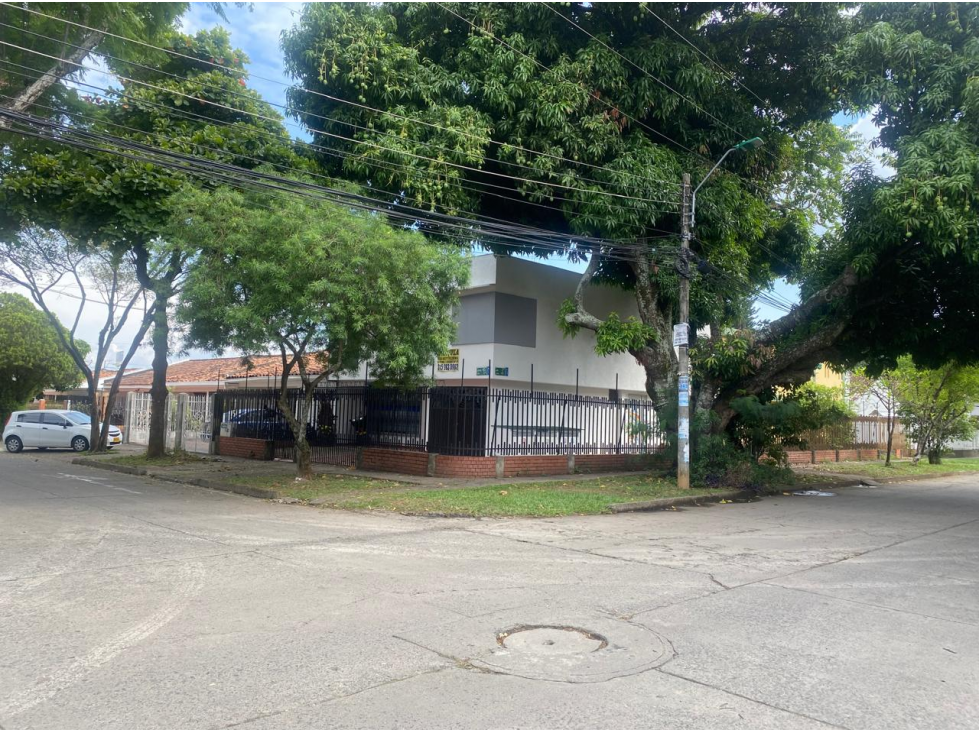 SE ALQUILA CASA EN EL LIDO PRIMER PISO USO MXTO CON PERMISOS DE 400M2