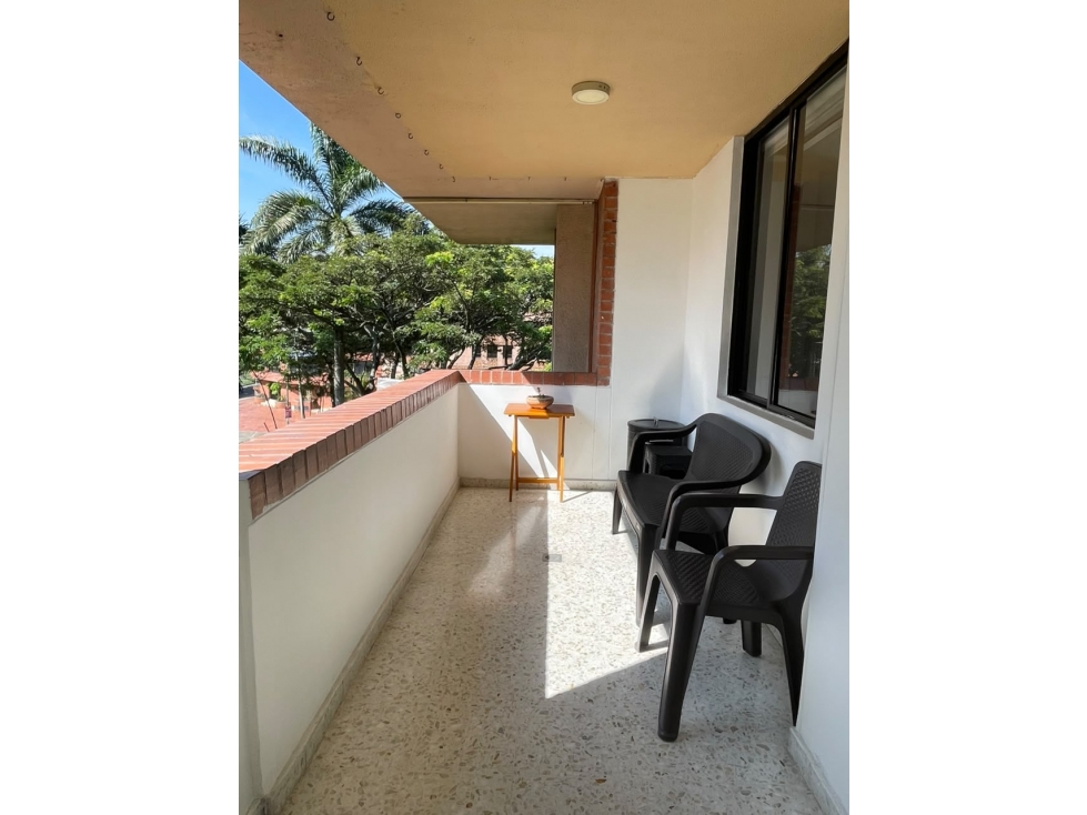SE VENDE APARTAMENTO EN LA FLORA DE 86 M2 PISO 4 SIN ASCENSOR 2 PARQUE — foto 3