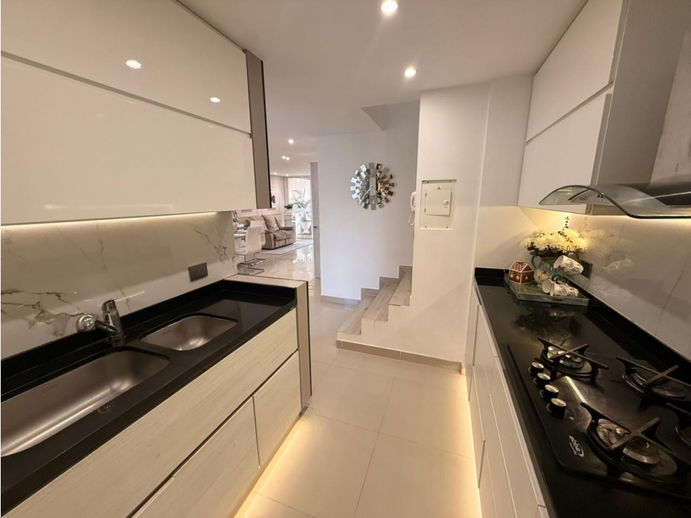 SE VENDE CASA EN EL CASTILLO DE DOS NIVELES LOTE DE 150 M2 CONS 240 M2 — foto 4