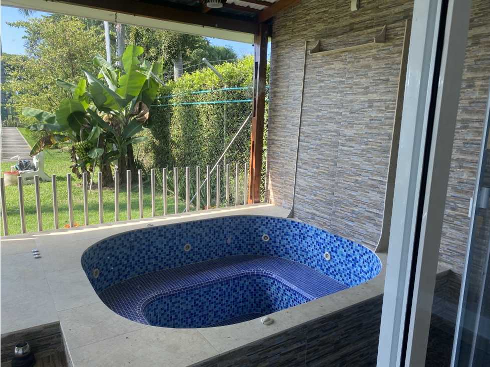 VENTA HERMOSA CASA SECTOR LAS MERCEDES — foto 3