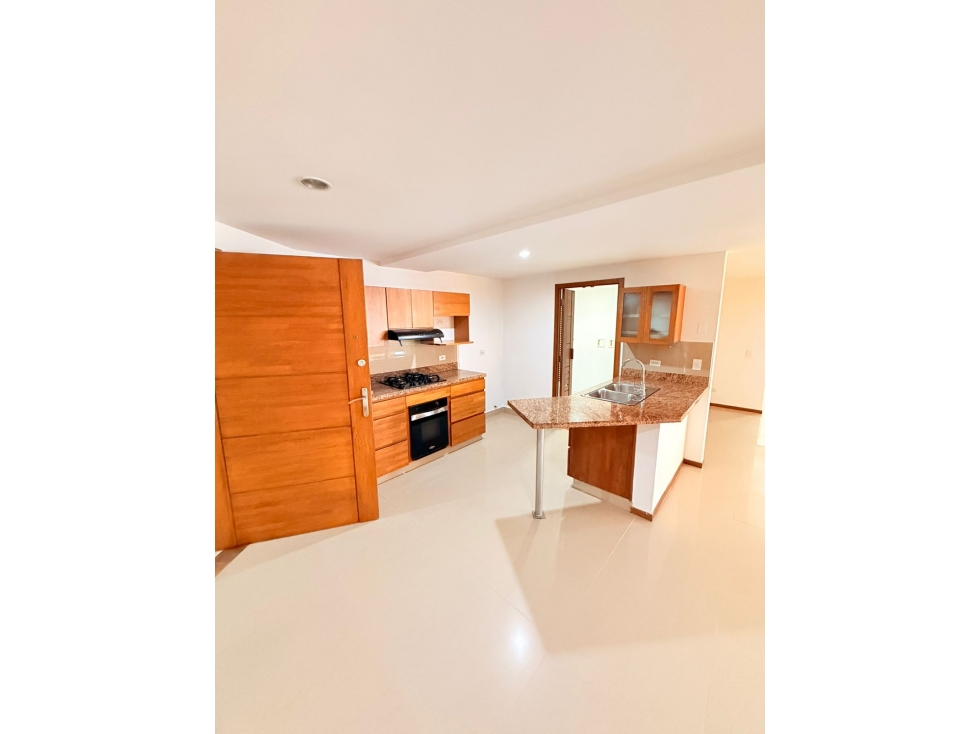 SE ALQUILA APARTAMENTO EN SABANETA DE 111 M2 EN PISO 8