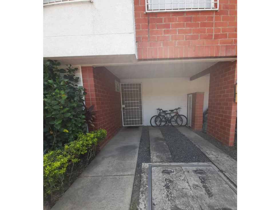 SE VENDE CASA EN UNIDAD DE DOS NIVELES EN JAMUNDI DE