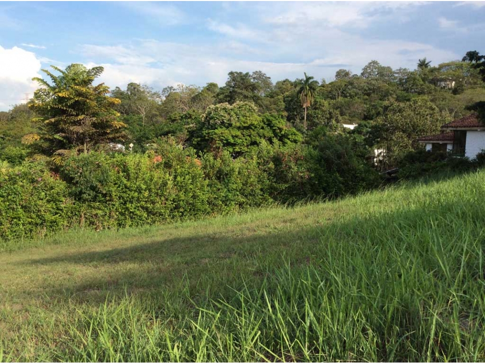 SE VENDE LOTE INDEPENDIENTE EN LA RIVERITA 1.820 Mts2 ESQUINERO — foto 2