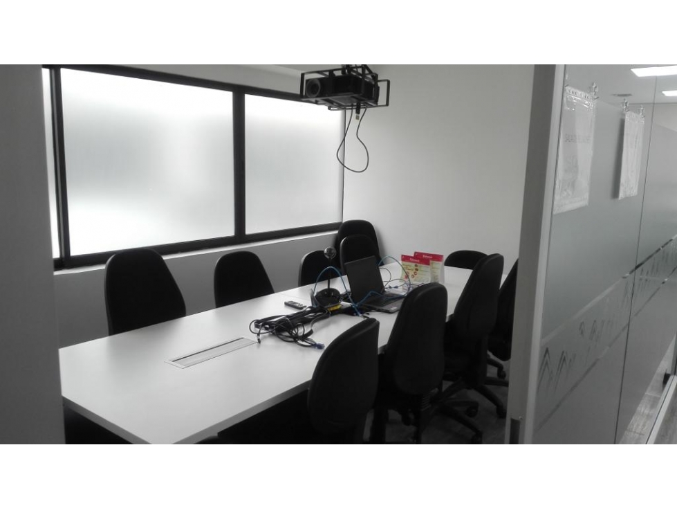 SE VENDE OFICINA PARA INVERSIÓN SECTOR LIMONAR DE 212 M2 EN PISO 3 - 2