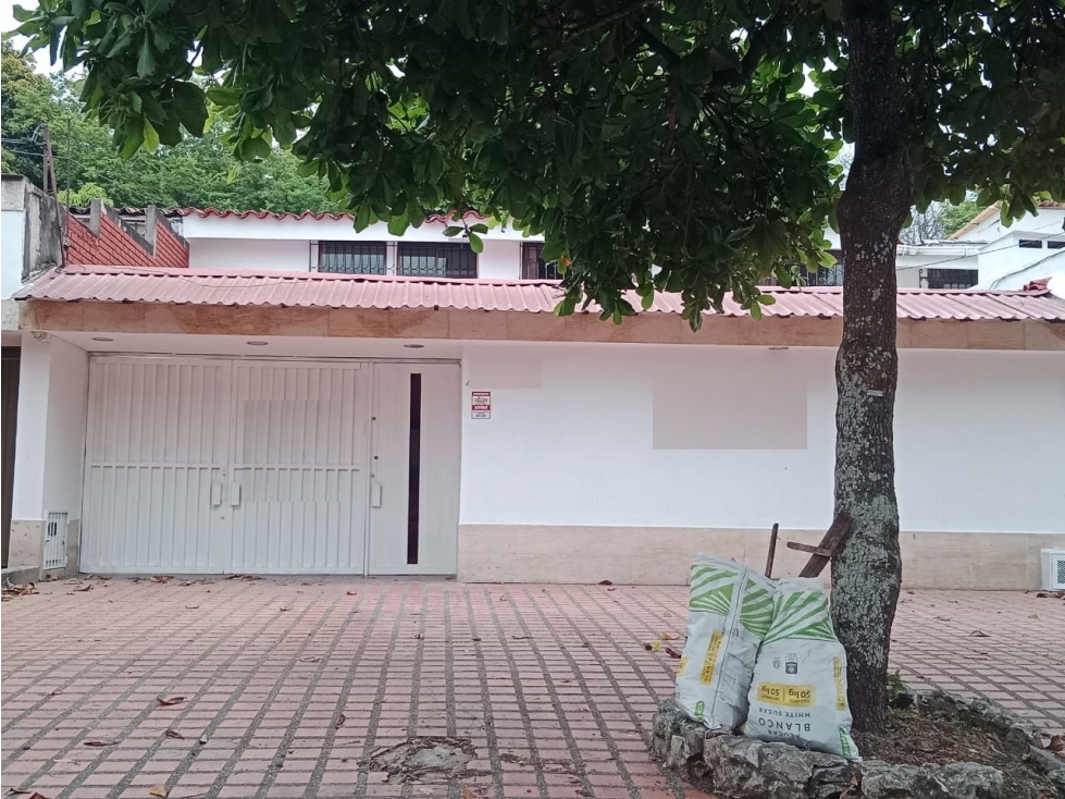 CASA COMERCIAL EN LA FLORA