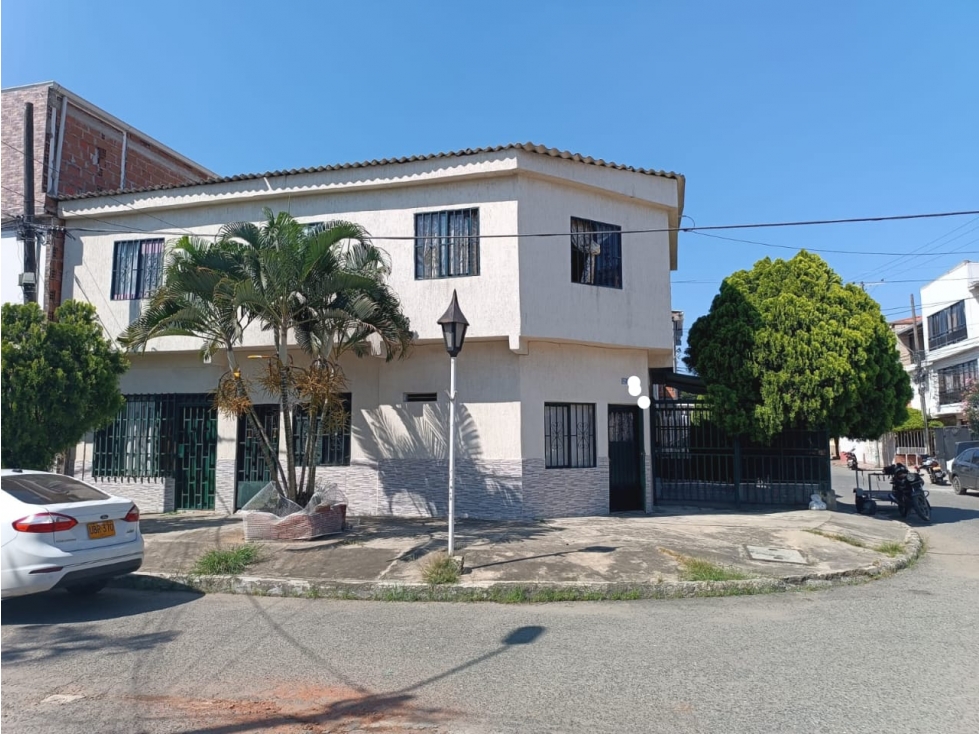 SE VENDE CASA ESQUINERA EN VILLACOLOMBIA DE DOS NIVELES PARA INVERSION — foto 2