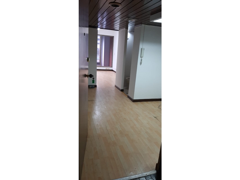 OFICINA EN VENTA EN CENTENARIO , PISO 3 - 2