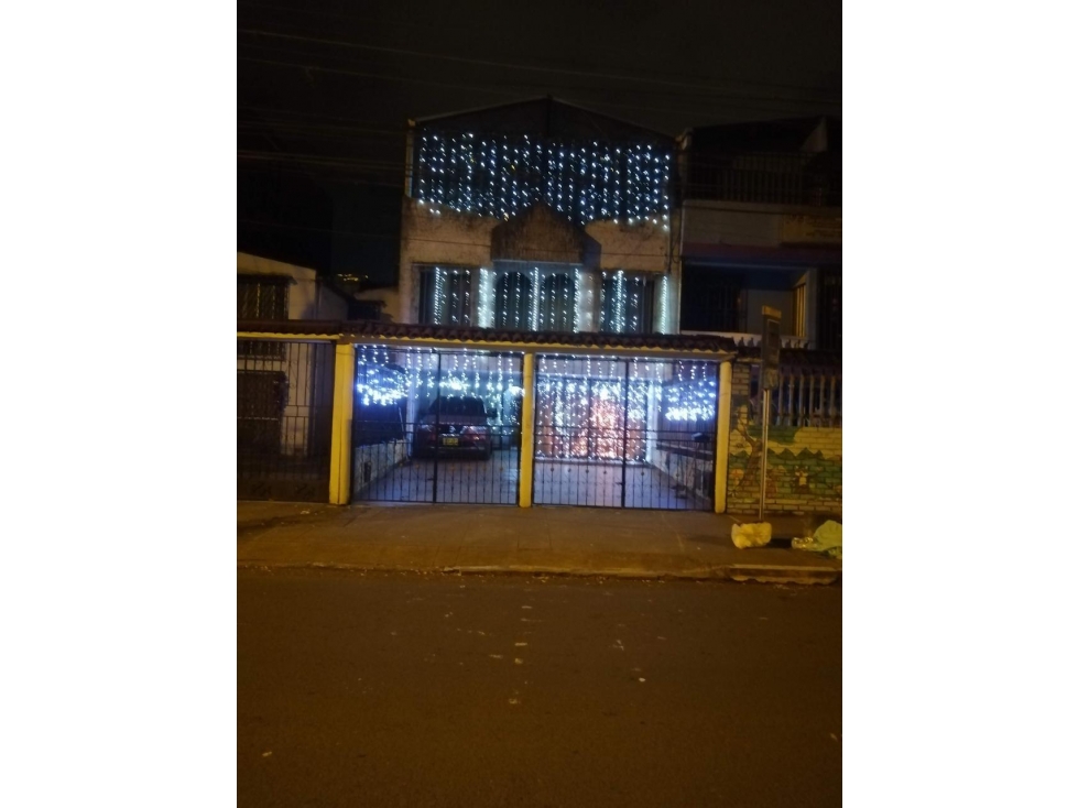 SE VENDE CASA INDEPENDIENTEEN PASEO DE LOS ALMENDROS DE TRES NIVELES — foto 3