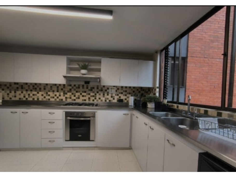 SE VENDE APARTAMENTO EN EL POBLADO EN MEDELLIN DE 140 M2 EN PISO 5 — foto 2