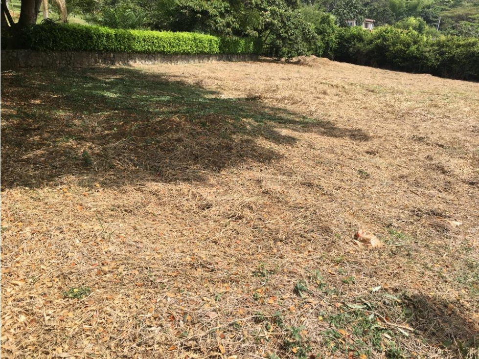 SE VENDE LOTE EN HACIENDAS POTRERITO DE 1600 M2 TOTALMENTE PLANO