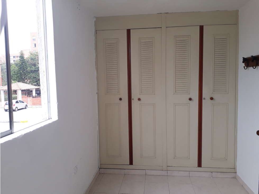SE VENDE CASA EN CANEY EN UNIDAD DE TRES NIVELES PARA INVERSION — foto 3