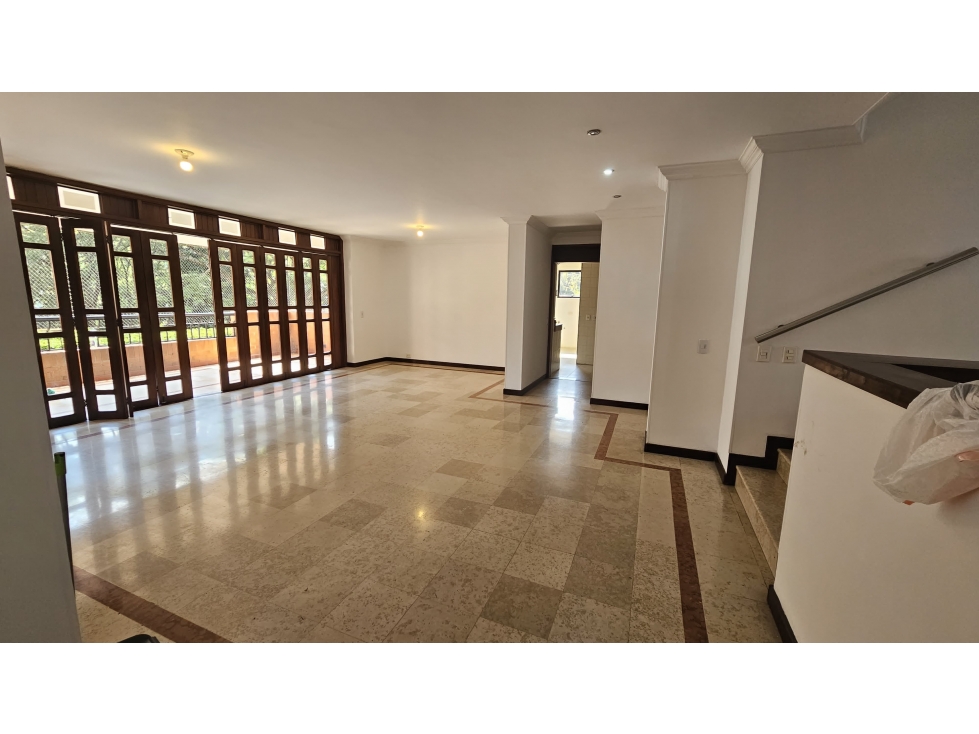 SE VENDE APARTAMENTO EN CIUDAD JARDIN DE 200 M2 ASCENSOR EN PISO 2 — foto 2