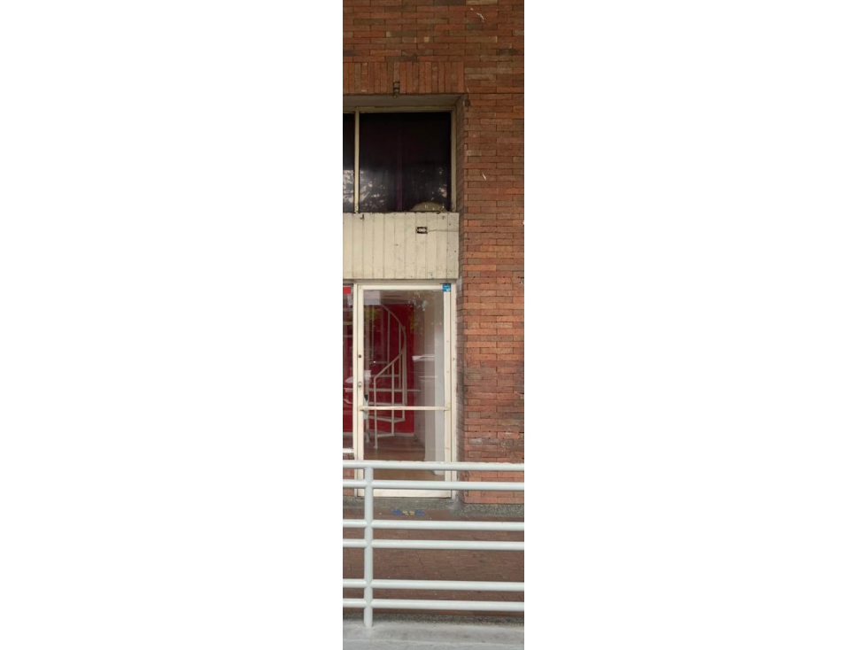 SE VENDE LOCAL COMERCIAL EN CENTRO COMERCIAL PASARELA DE 32 M2 PISO 1 - 2