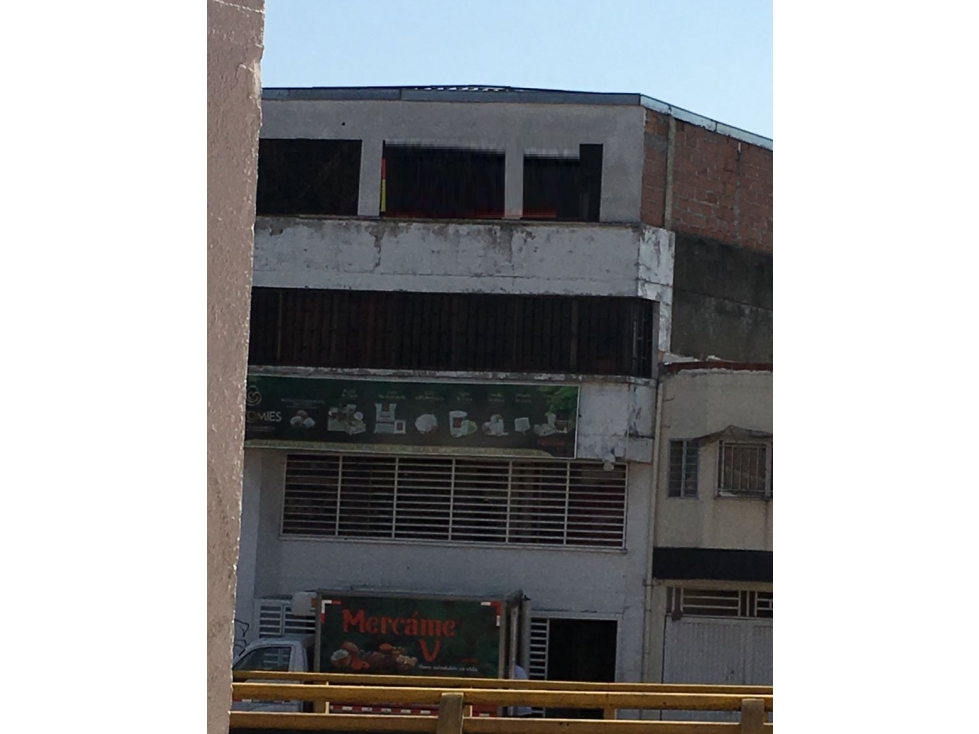 Edificio en Excelente Ubicacion Comercial en Aranjuez
