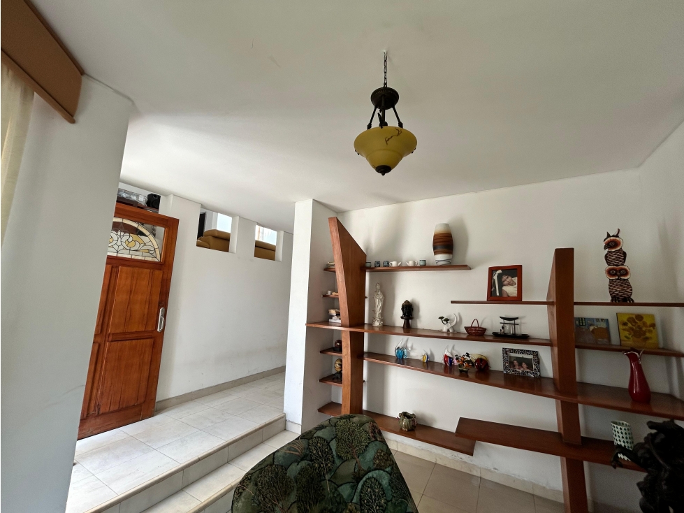 JM/NM SE VENDE HERMOSA CASA EN EL BARRIO INGENIO 3 PISOS — foto 4