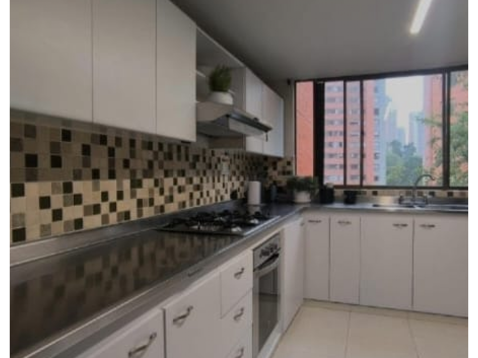SE VENDE APARTAMENTO EN EL POBLADO EN MEDELLIN DE 140 M2 EN PISO 5 — foto 3