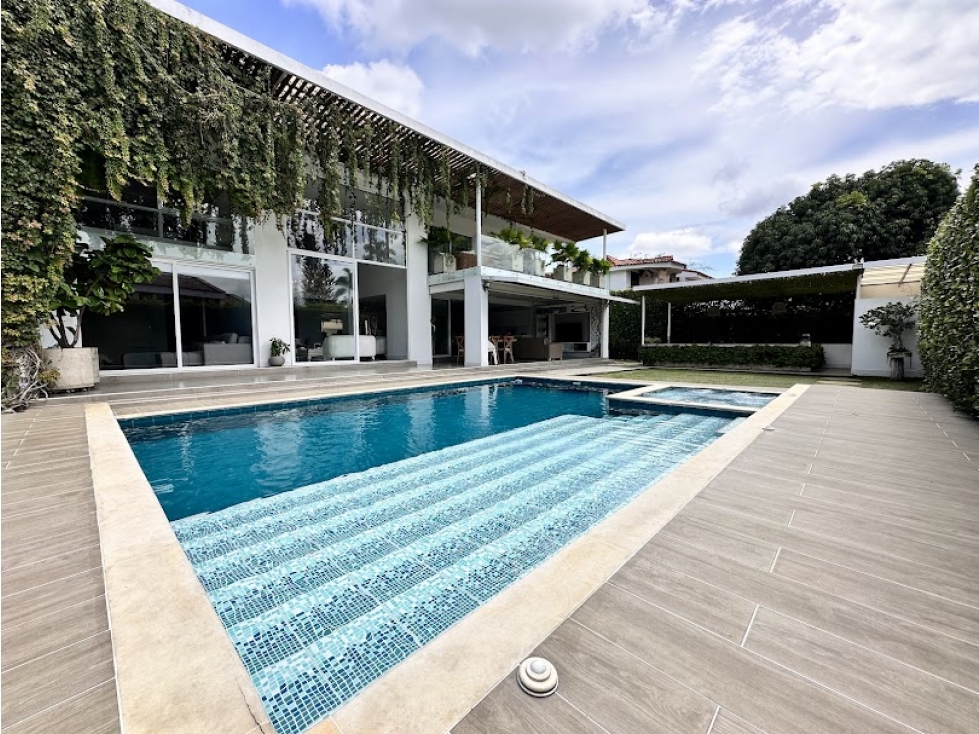 CASA DE LUJO EN PANCE EN CONDOMINIO