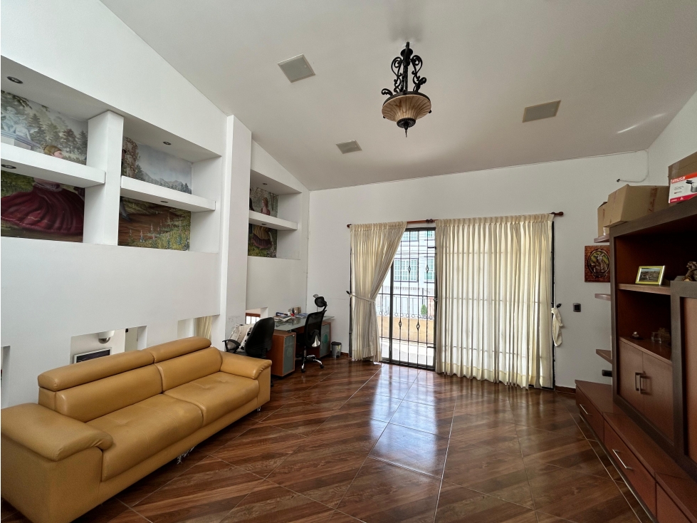 JM/NM SE VENDE HERMOSA CASA EN EL BARRIO INGENIO 3 PISOS — foto 6