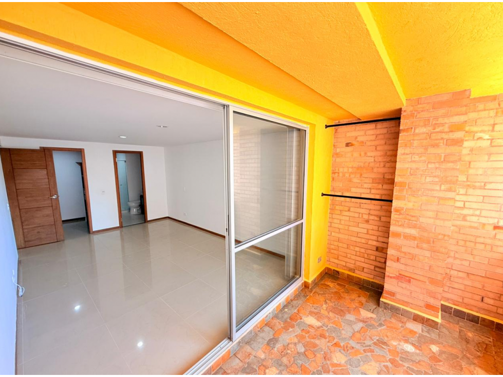 SE VENDE APARTAMENTO EN SABANETA DE 111 M2 EN PISO 8