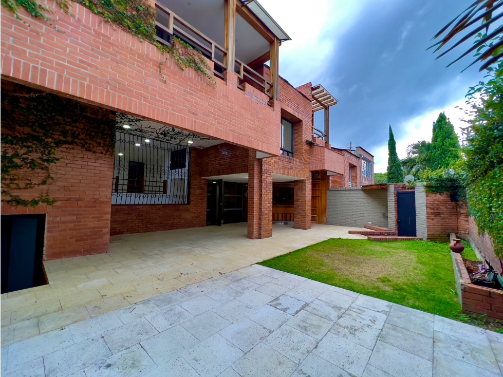 Vendo hermosa casa independiente en ciudad jardín - 1