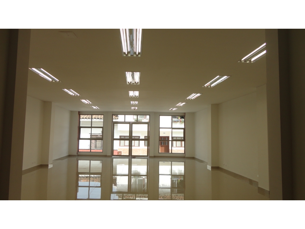 Excelente Edificio en Venta en Los Libertadores - 5