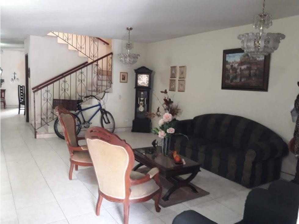 SE VENDE CASA DE TRES NIVELES INDEPENDIENTE EN ALTOS DEL BOSQUE — foto 2