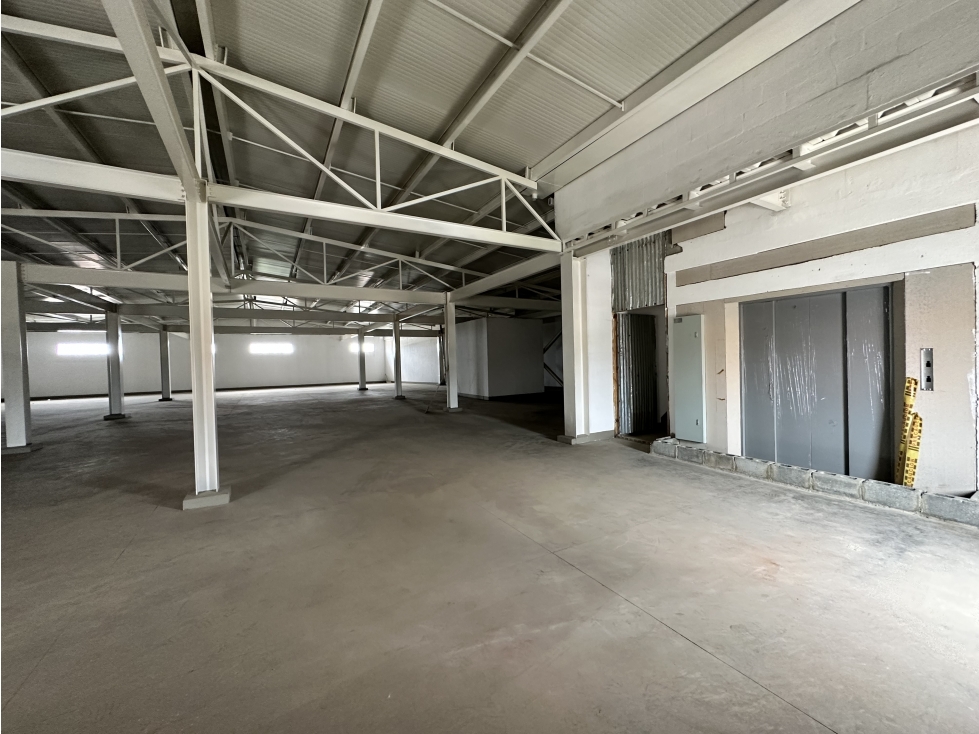 SE VENDE ESPECTACULAR BODEGA EN BARRIO LA ALIANZA DE 944 M2 DE LOTE — foto 3