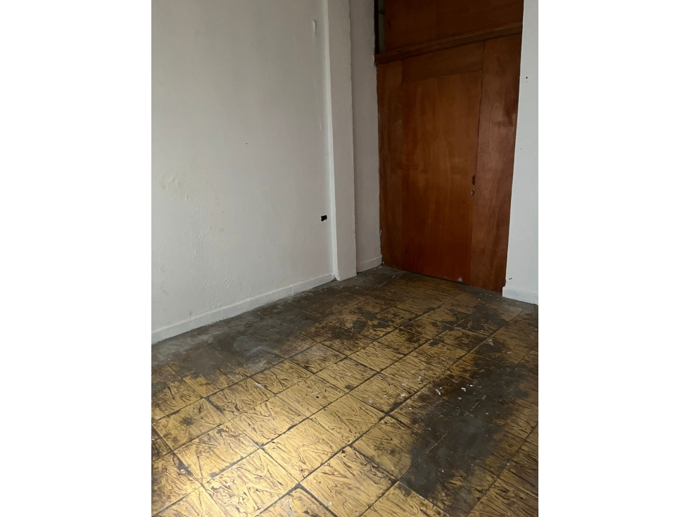 SE VENDE BODEGA O LOCAL EN SAN NICOLAS DE TRES NIVELES - 6