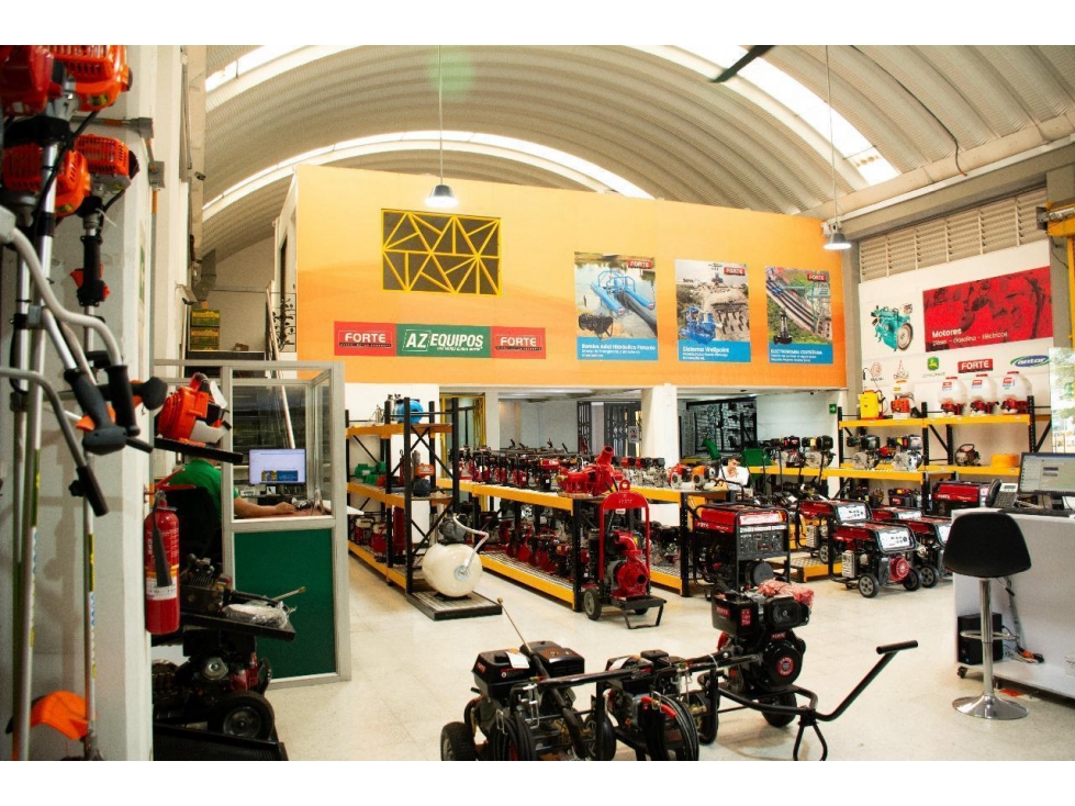 SE VENDE LOCAL COMERCIAL EN PRADOS DEL NORTE DE 397.18 M2 CONSTRUIDOS - 1