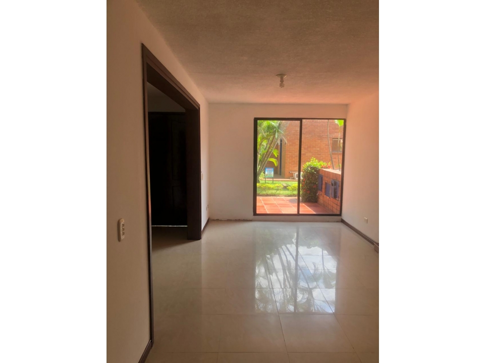 SE VENDE CASA EN LAS VEGAS DE TRES NIVELES EN CONDOMINIO DOS PARQUEA — foto 3