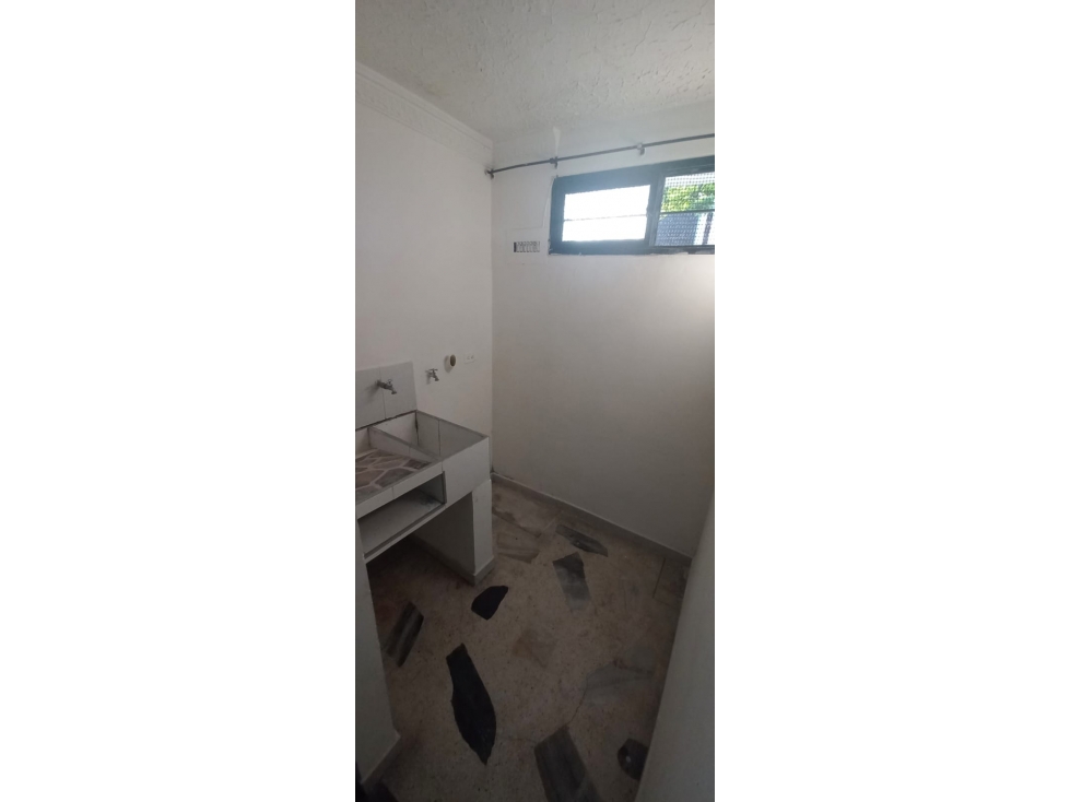 Se vende casa esquinera con apartamentos en la flora — foto 2