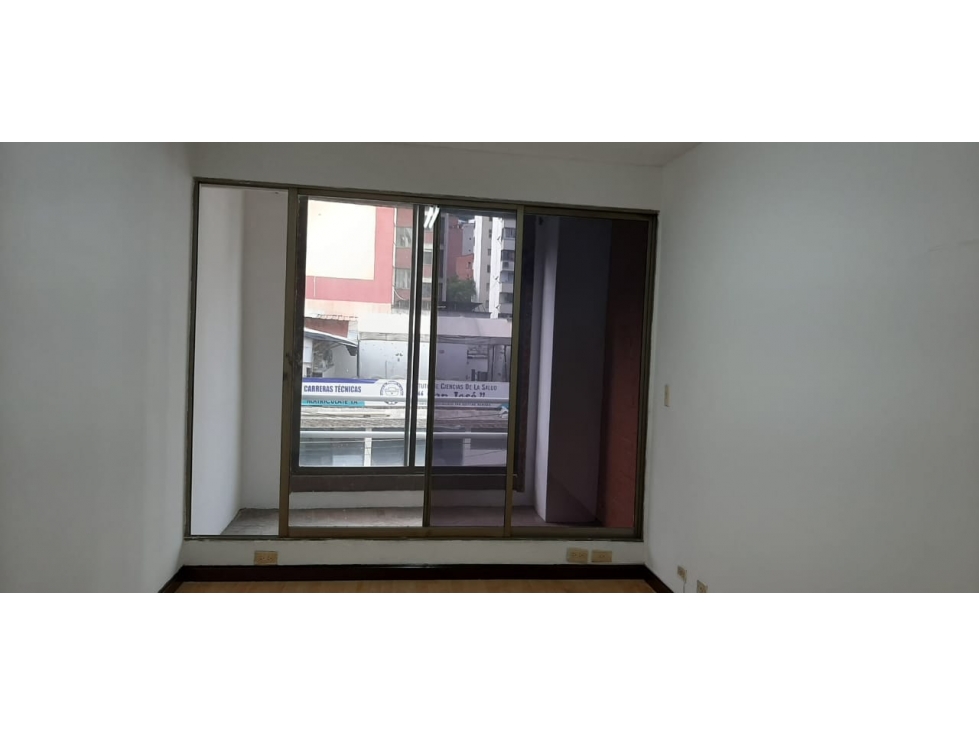 OFICINA EN VENTA EN CENTENARIO , PISO 3 - 5