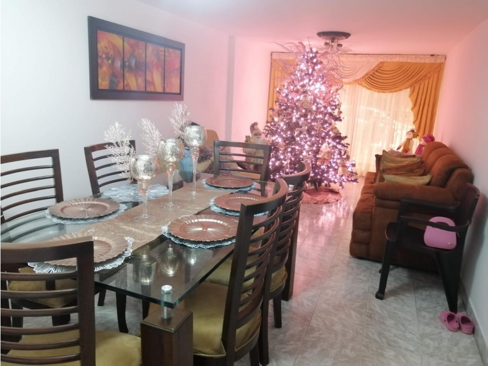 SE VENDE CASA INDEPENDIENTEEN PASEO DE LOS ALMENDROS DE TRES NIVELES — foto 2