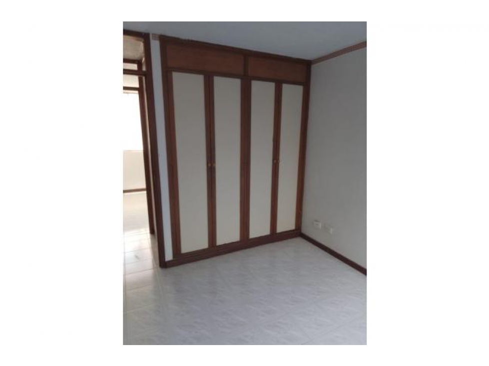 SE VENDE APARTAMENTO EN GRATAMIRA EN PISO 4 SIN ASCENSOR DE 62 M2 — foto 3