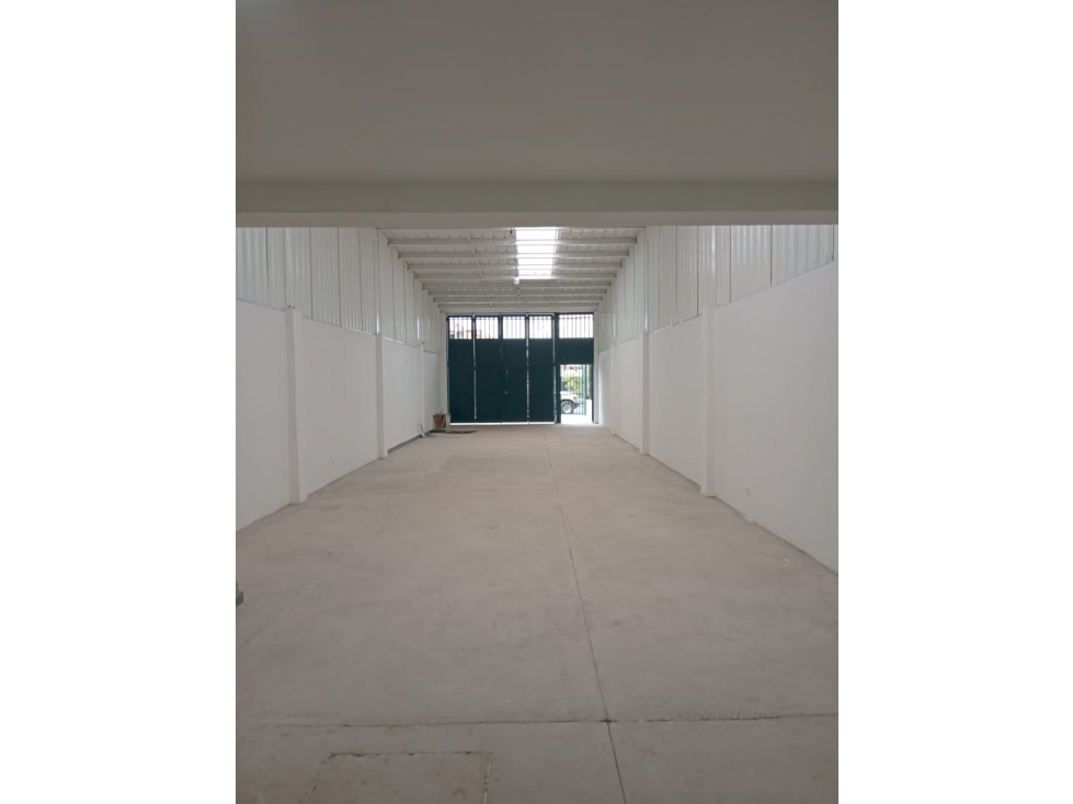 SE VENDE BODEGA EN LA FLORESTA SOBRE LA AUTOPISTA SUR ORIENTAL — foto 3