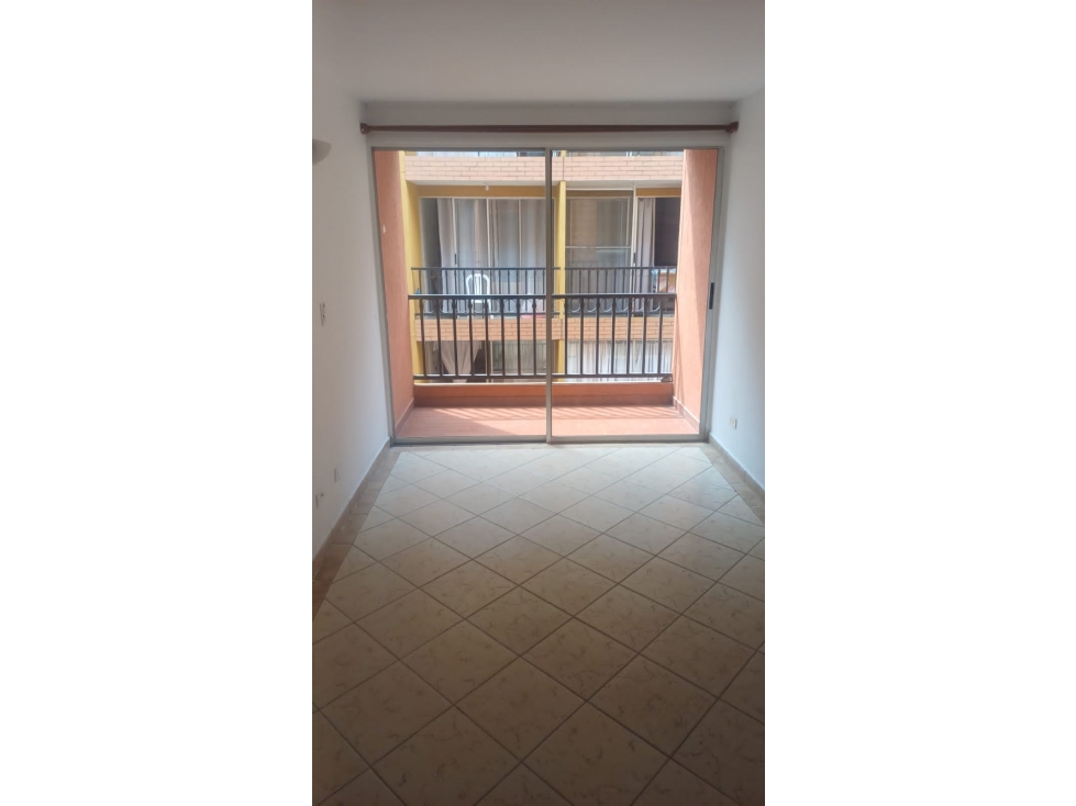 SE VENDE APARTAMENTO EN GRATAMIRA EN PISO 4 SIN ASCENSOR DE 59 M2 — foto 3