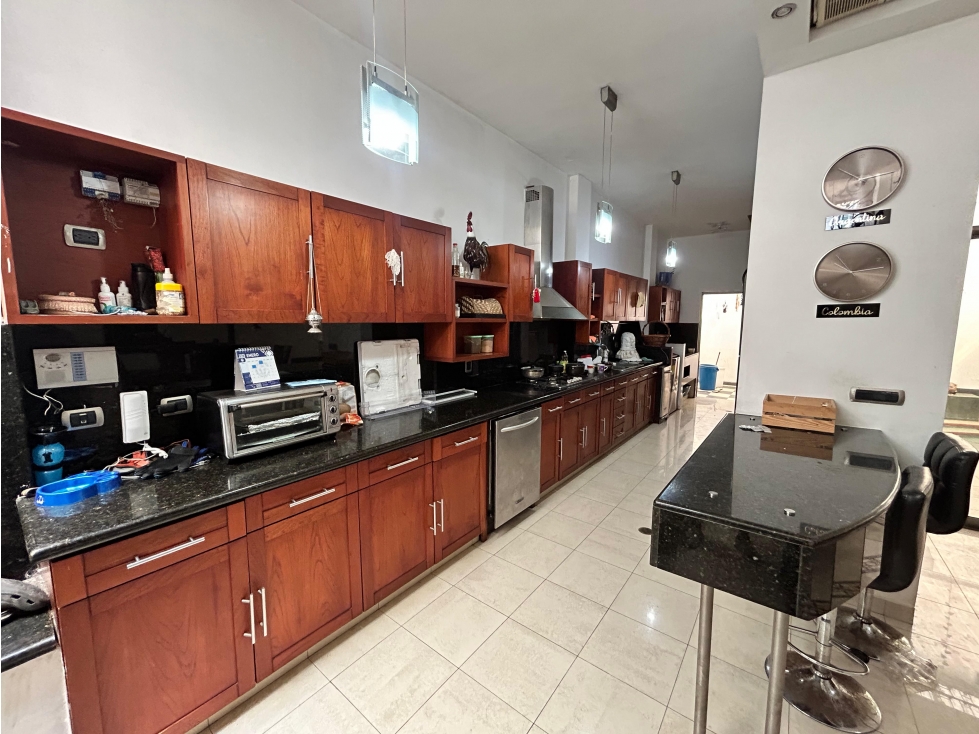 JM/NM SE VENDE HERMOSA CASA EN EL BARRIO INGENIO 3 PISOS — foto 2